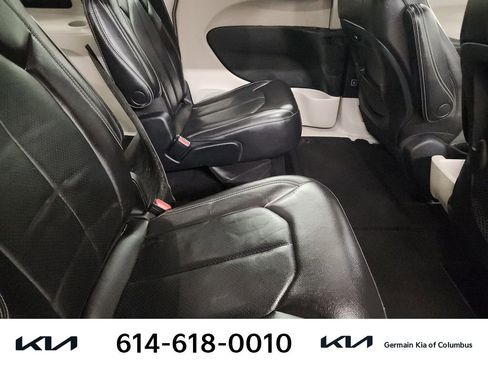 Used 2022 Chrysler Pacifica Touring-L image 20