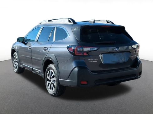 Used 2023 Subaru Outback Premium image 4