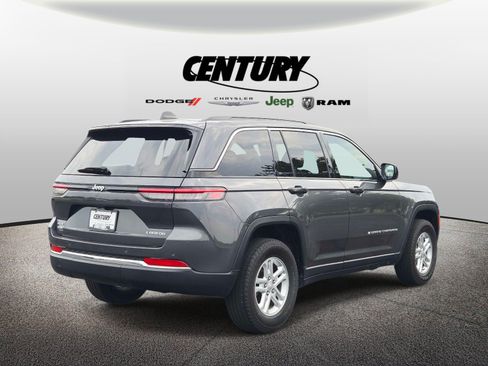 Used 2025 Jeep Grand Cherokee Laredo w/ Luxury Tech Group I AWD/4WD image 4