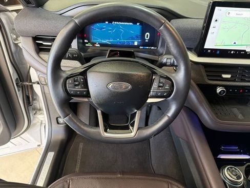Used 2025 Ford Explorer Platinum w/ LUX Leather Package image 16