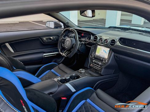 Used 2020 Ford Mustang Shelby GT500 w/ Carbon Fiber Track Pack image 32