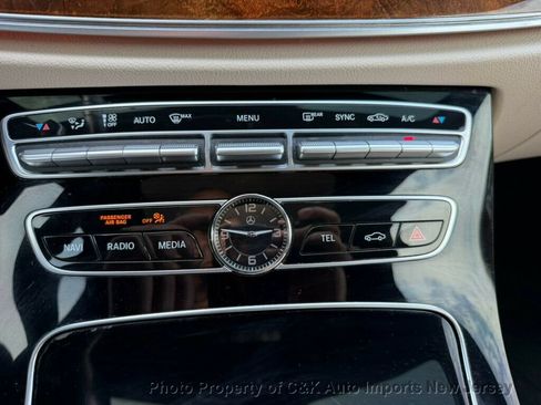 Used 2018 Mercedes-Benz E 400 4MATIC Wagon w/ Premium 2 Package (Q02) image 27