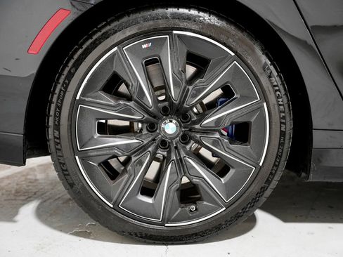 Used 2023 BMW 760i xDrive image 39