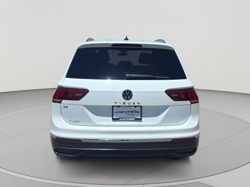 Used 2022 Volkswagen Tiguan SE w/ Panoramic Sunroof Package FWD image 4