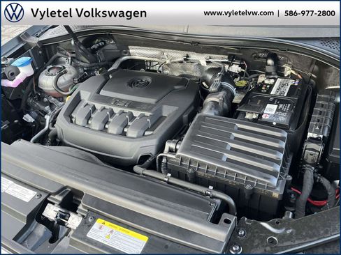 Certified 2021 Volkswagen Tiguan SE w/ Panoramic Sunroof Package image 8