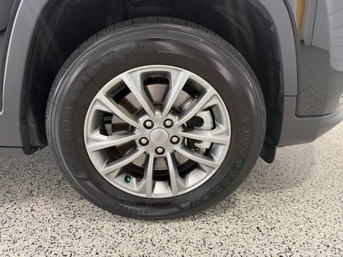 Used 2022 Jeep Cherokee Latitude Lux w/ Mopar Interior Package AWD/4WD image 37