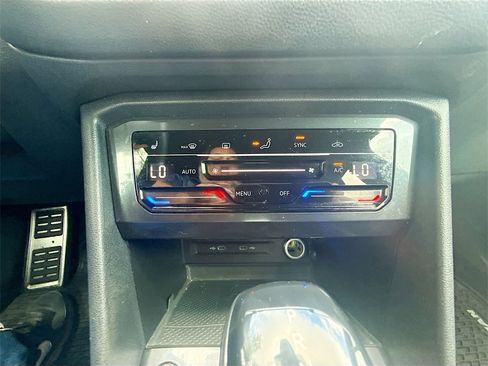 Used 2022 Volkswagen Tiguan SE R-Line image 17