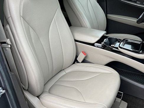 Used 2022 Lincoln Nautilus FWD image 13