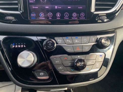Used 2020 Chrysler Pacifica Limited image 20