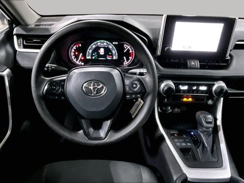 Used 2025 Toyota RAV4 LE AWD/4WD image 6
