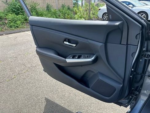 Used 2023 Nissan Sentra SR w/ Electronics Package FWD image 18