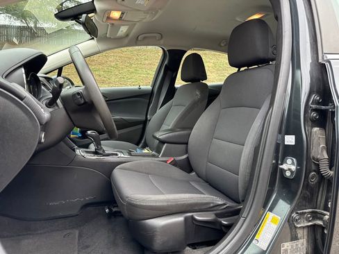 Used 2018 Chevrolet Cruze LT image 11