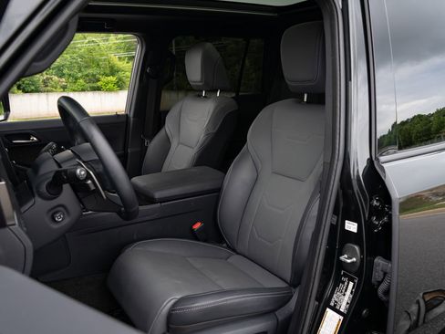 Used 2025 Lexus GX 550 w/ Accessory Package (2T) AWD/4WD image 25