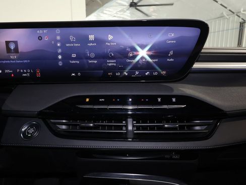 Certified 2026 Buick Enclave Preferred w/ Power Package AWD/4WD image 18