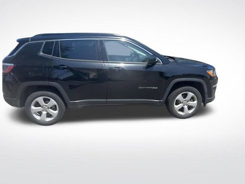 Used 2018 Jeep Compass Latitude w/ Popular Equipment Group AWD/4WD image 9