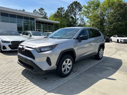 Used 2022 Toyota RAV4 LE image 3
