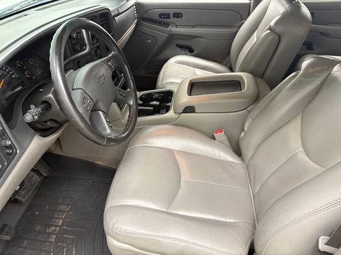 Used 2005 Chevrolet Tahoe Z71 w/ Preferred Equipment Group AWD/4WD image 18
