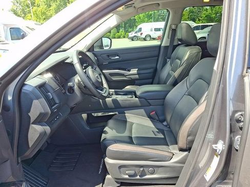 Used 2023 Nissan Pathfinder SL w/ SL Premium Package AWD/4WD image 11