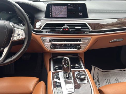 Used 2021 BMW 745e xDrive w/ Luxury Rear Seating Package AWD/4WD image 17