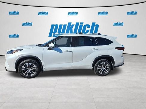Used 2022 Toyota Highlander XLE AWD/4WD image 4