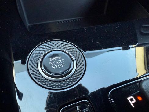 Used 2024 Kia Niro EX Touring image 39