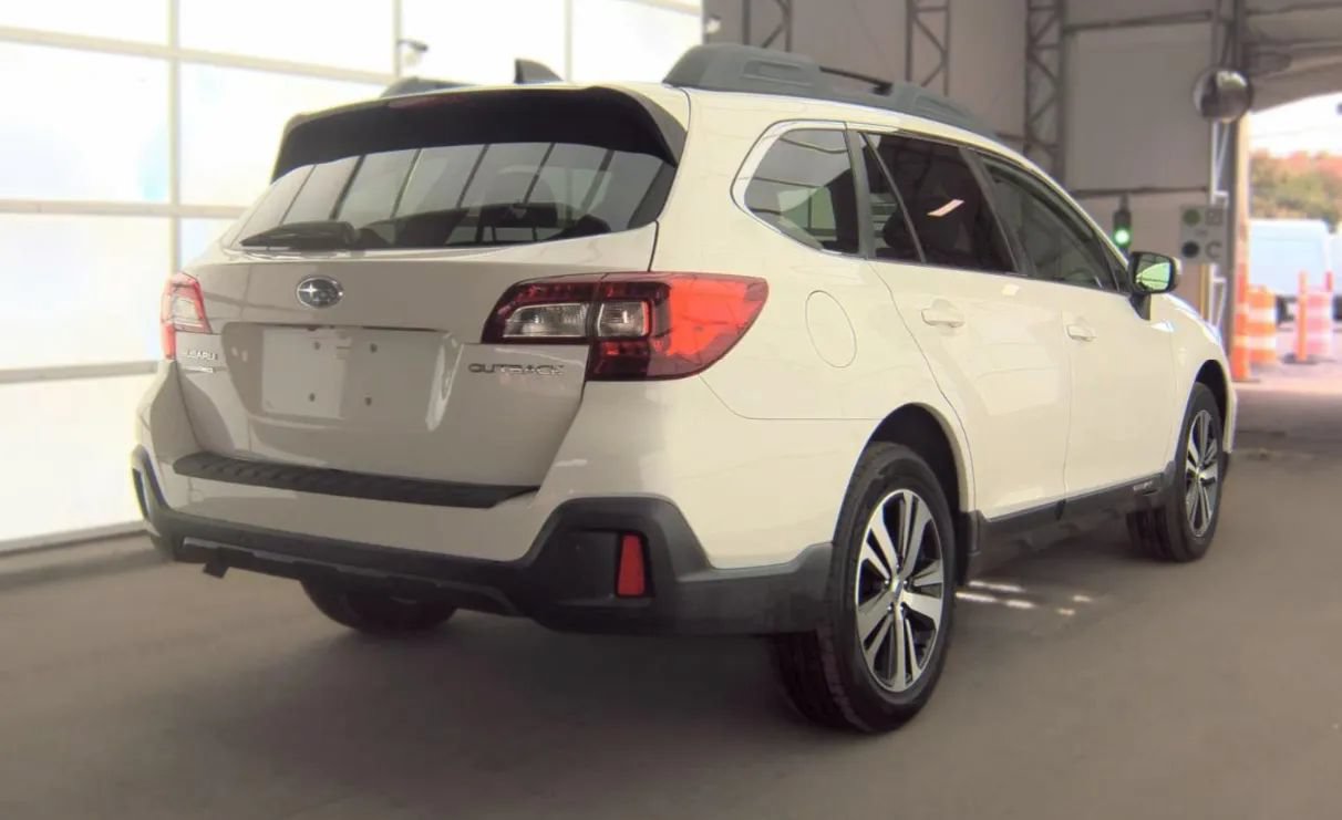Used 2018 Subaru Outback 2.5i Limited AWD/4WD image 3