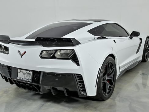 Used 2016 Chevrolet Corvette Z06 w/ 3LZ Preferred Equipment Group RWD image 11