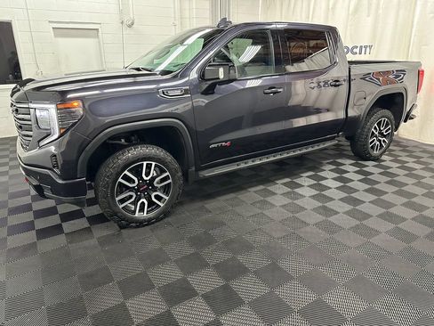 Used 2025 GMC Sierra 1500 AT4 w/ AT4 Premium Package AWD/4WD image 5