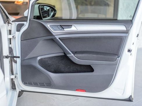 Used 2016 Volkswagen Golf S image 49