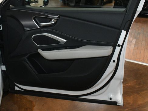 Used 2025 Acura RDX SH-AWD image 42