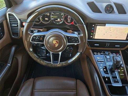 Used 2023 Porsche Cayenne Platinum Edition w/ Premium Package Plus (PIA) image 21