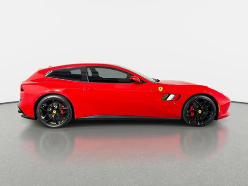 Used 2018 Ferrari GTC4Lusso T image 2