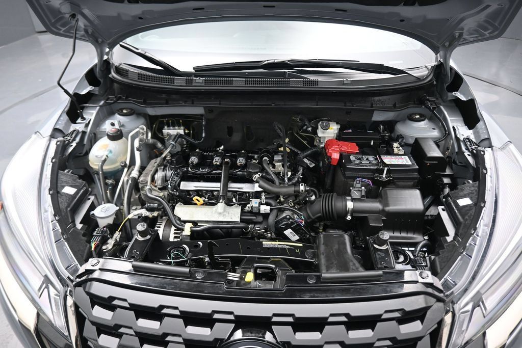 Used 2023 Nissan Kicks SR FWD image 46