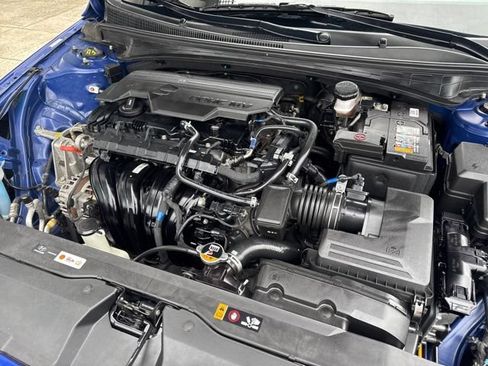 Used 2024 Hyundai Elantra Limited FWD image 29