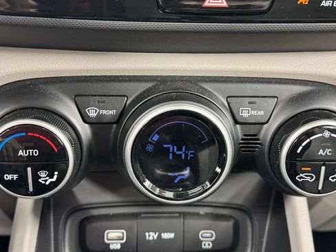 Used 2025 Hyundai Venue SEL FWD image 26