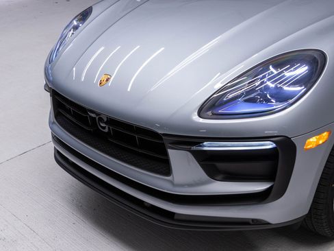 New 2026 Porsche Macan image 32
