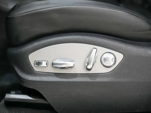 Certified 2023 Porsche Macan image 23