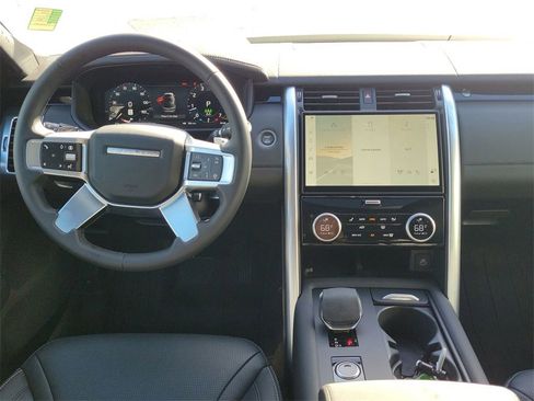 New 2025 Land Rover Discovery S image 19