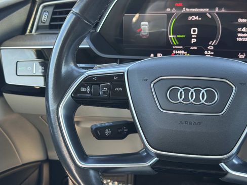 Used 2024 Audi Q8 e-tron Premium Plus image 8