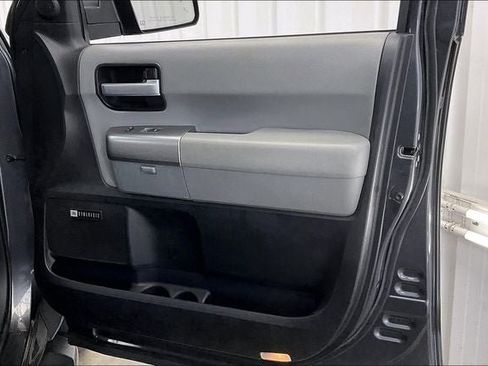 Used 2018 Toyota Sequoia Limited w/ Safety & Convenience Package image 22