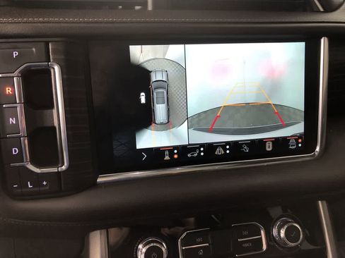 Used 2022 GMC Yukon Denali w/ Denali Premium Package image 17