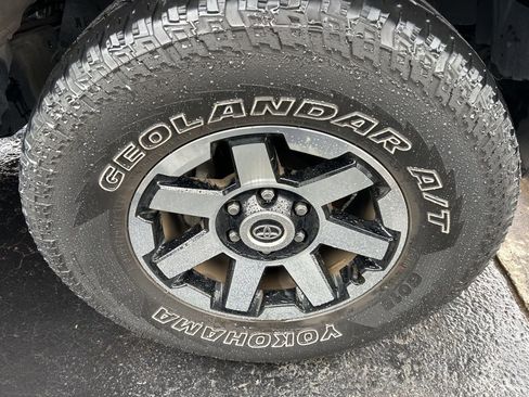 Used 2022 Toyota Tacoma SR image 2