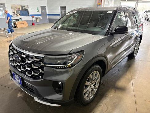 Certified 2025 Ford Explorer Platinum AWD/4WD image 4