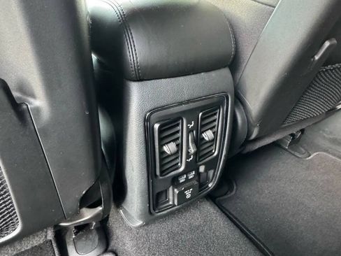 Used 2019 Jeep Grand Cherokee Limited AWD/4WD image 8
