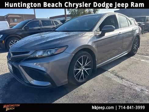 Used 2021 Toyota Camry SE w/ Carpet Mat Package (TMS) FWD image 1