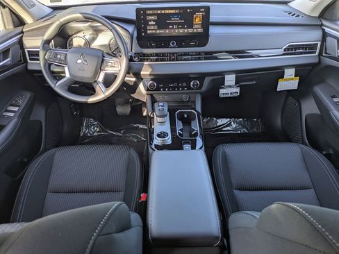 New 2026 Mitsubishi Outlander ES FWD image 13