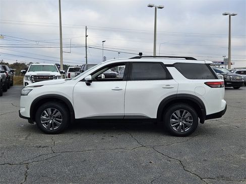 New 2025 Nissan Pathfinder SV image 2