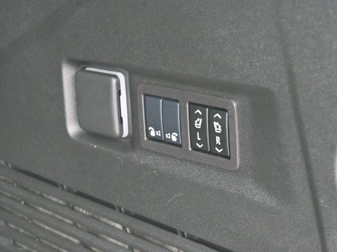 Used 2025 Chevrolet Tahoe High Country w/ Sun And Tow Package image 10