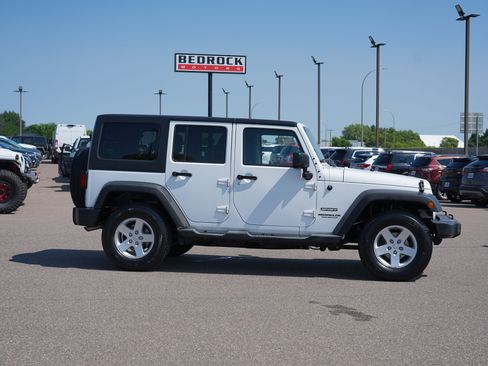 Used 2016 Jeep Wrangler Unlimited Sport w/ Quick Order Package 24S AWD/4WD image 2