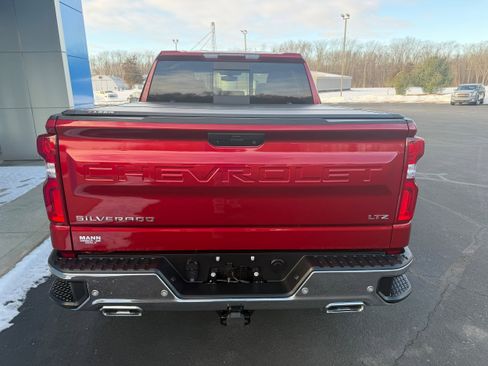 Used 2022 Chevrolet Silverado 1500 LTZ w/ Z71 Off-Road Package image 8